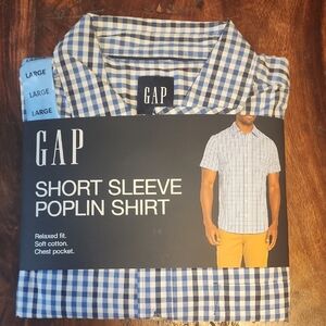 GAP Blue and White Short Sleeve Poplin Shirt for Men size L